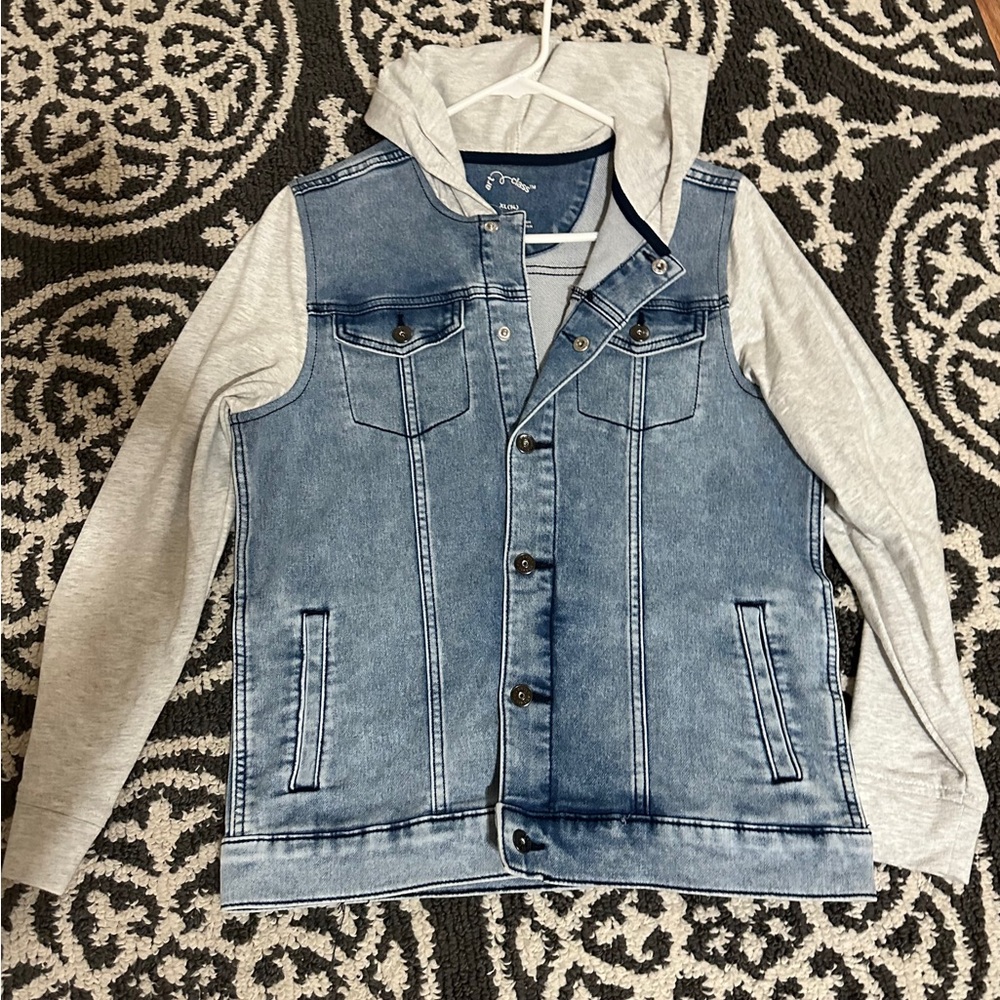 Hooded long sleeve denim jacket